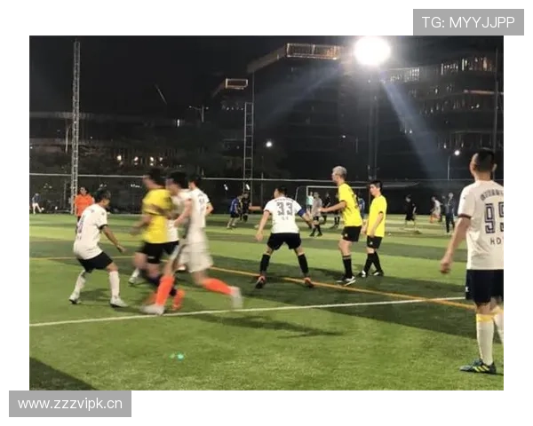 激发激情与团结精神 高中足球联赛激烈角逐点燃青春梦想